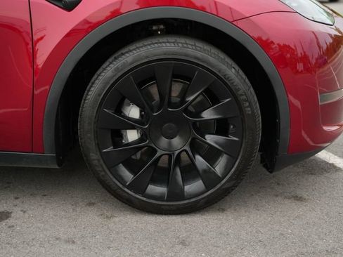 Used 2024 Tesla Model Y Long Range AWD/4WD image 45