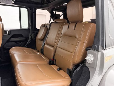Used 2022 Jeep Wrangler Unlimited Sahara AWD/4WD image 29