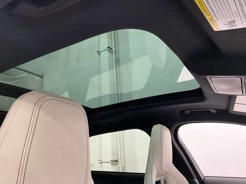 Used 2020 Jaguar F-PACE S image 21