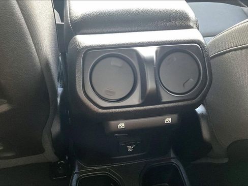 Used 2019 Jeep Wrangler Unlimited Rubicon w/ Cold Weather Group image 10