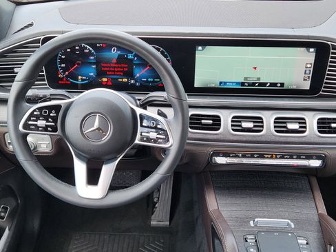 Used 2021 Mercedes-Benz GLS 450 4MATIC image 25