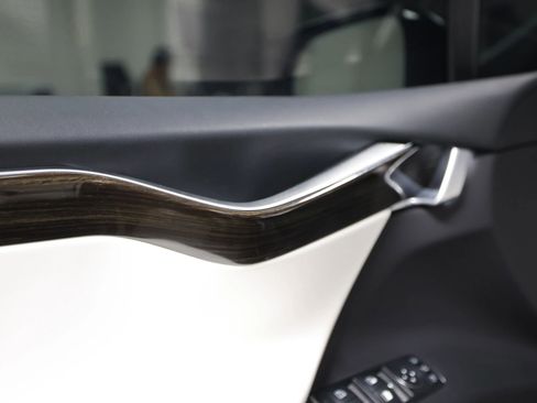 Used 2016 Tesla Model X Performance image 19