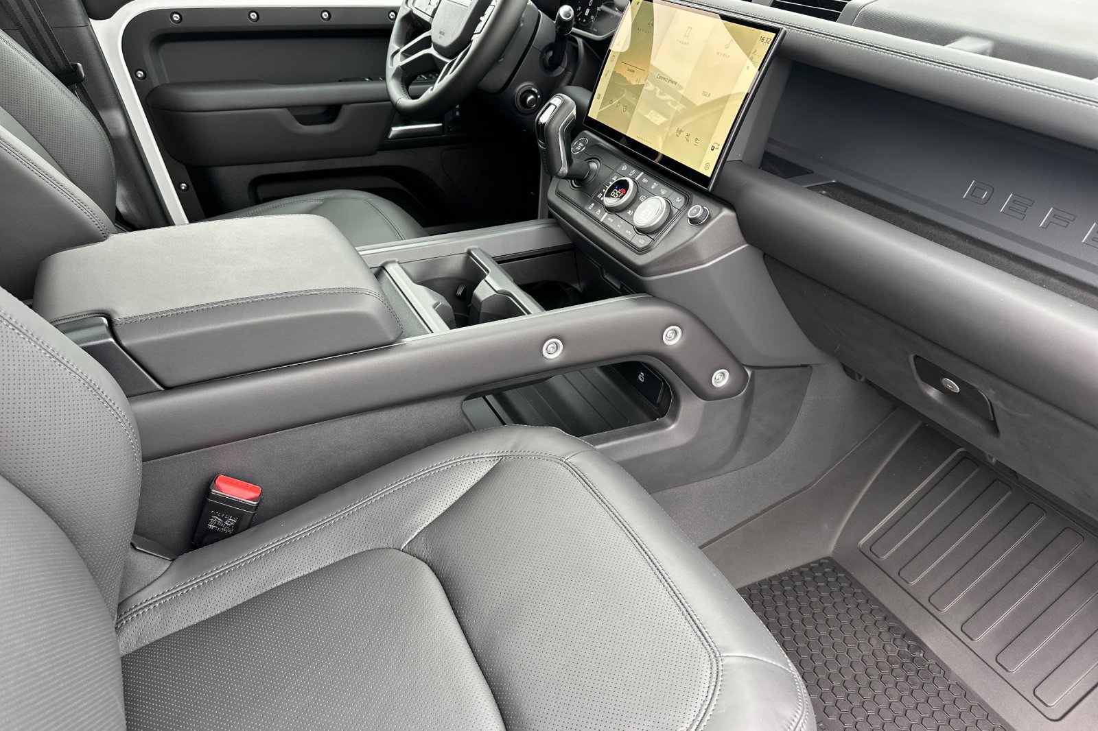 New 2026 Land Rover Defender 110 X-Dynamic SE AWD/4WD image 16