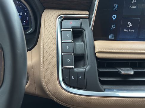 Used 2023 Chevrolet Tahoe Premier AWD/4WD image 24