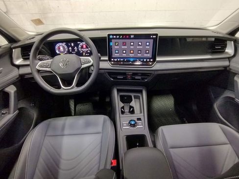 New 2026 Volkswagen Tiguan SE image 39