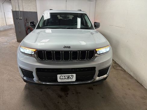 Used 2023 Jeep Grand Cherokee L Laredo w/ Luxury Tech Group I AWD/4WD image 5