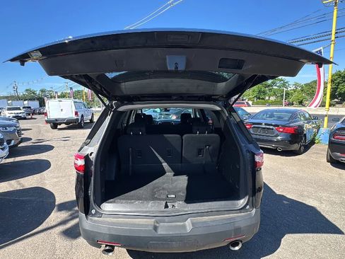 Used 2018 Chevrolet Traverse LS FWD image 18