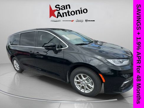 New 2026 Chrysler Pacifica Select FWD image 1