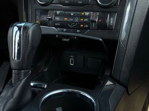 Used 2018 Ford Explorer XLT w/ XLT Appearance Package AWD/4WD image 27