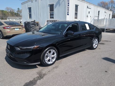 Certified 2025 Honda Accord LX image 3