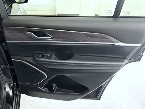 Certified 2022 Jeep Grand Cherokee L Limited image 17