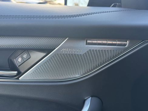 Used 2022 Jaguar F-PACE SVR image 26