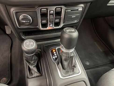 Used 2025 Jeep Wrangler Unlimited Sahara w/ Safety Group AWD/4WD image 26