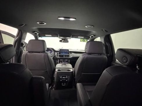 Used 2023 Chevrolet Suburban LT w/ Luxury Package AWD/4WD image 28