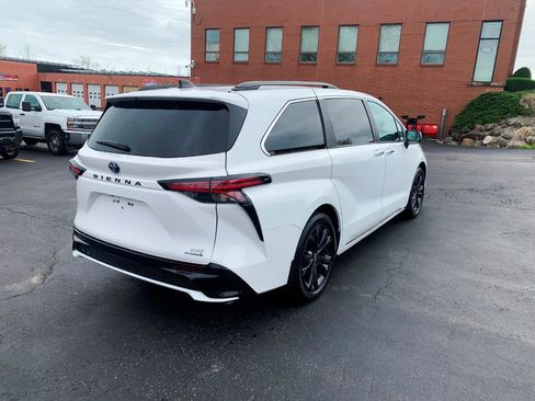 Used 2024 Toyota Sienna XSE FWD image 22