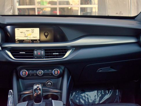 Used 2018 Alfa Romeo Stelvio Ti Sport image 11