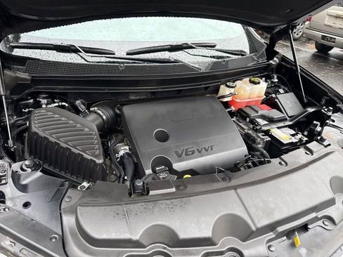 Used 2023 Chevrolet Traverse LT image 35