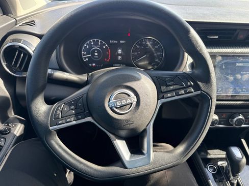 Used 2023 Nissan Kicks SV w/ Interior Electronics Package FWD image 4