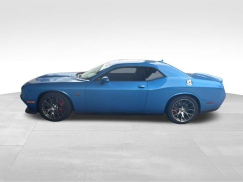 Used 2016 Dodge Challenger SRT RWD image 3