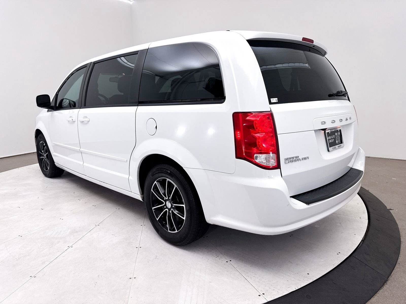 Used 2017 Dodge Grand Caravan SE FWD image 11