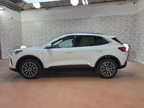 New 2026 Ford Escape SE w/ Class II Trailer Tow Package FWD image 4