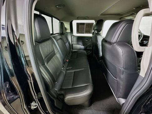 Used 2024 Nissan Frontier SL w/ Technology Package image 11