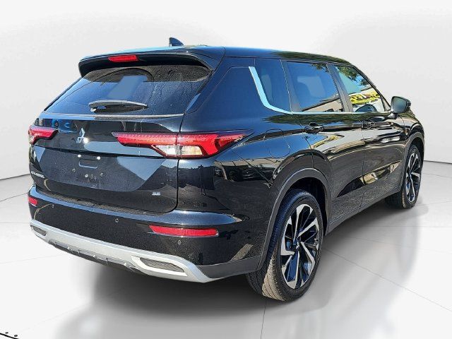 Used 2024 Mitsubishi Outlander SE FWD image 3