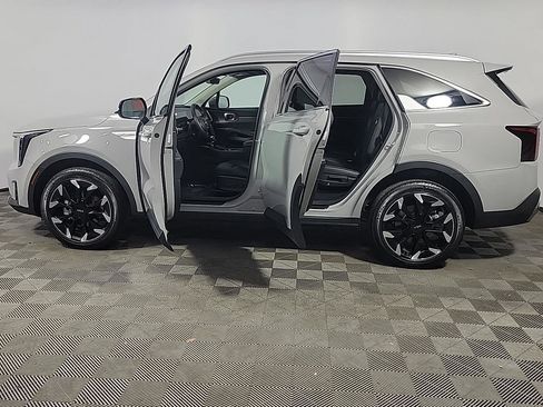 Used 2025 Kia Sorento EX w/ Panoramic Sunroof Package AWD/4WD image 14