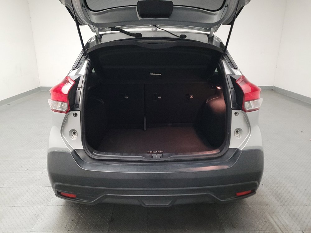 Used 2018 Nissan Kicks SV FWD image 29