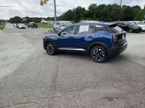 Used 2025 Nissan Kicks SV AWD/4WD image 5