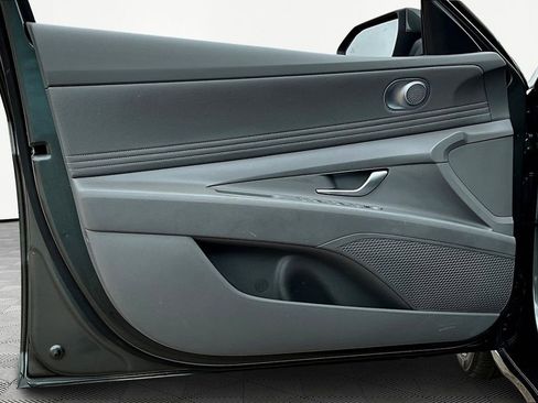 Used 2024 Hyundai Elantra SEL w/ Convenience Package image 16