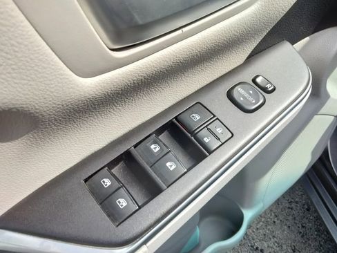 Used 2016 Toyota Camry LE image 15