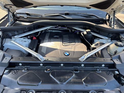 Used 2022 BMW X5 sDrive40i w/ M Sport Package RWD image 9