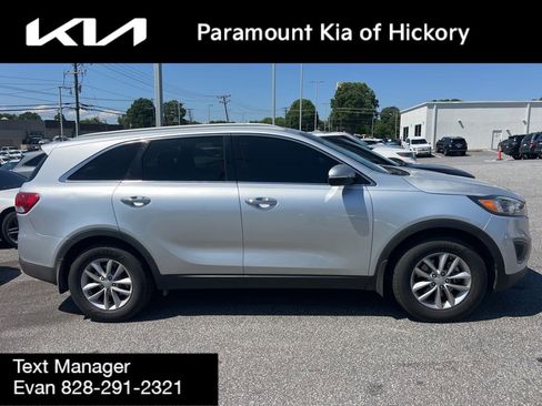 Used 2017 Kia Sorento FWD image 3