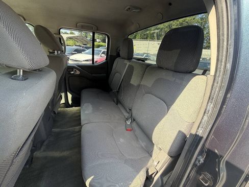 Used 2014 Nissan Frontier SV w/ SV Value Truck Package AWD/4WD image 10