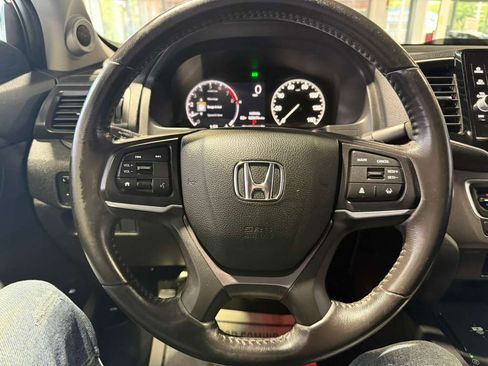 Used 2025 Honda Ridgeline Sport image 12
