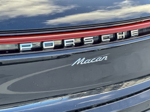 Used 2025 Porsche Macan image 27