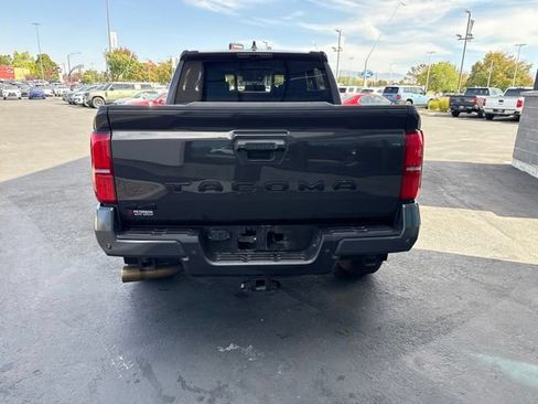 Used 2024 Toyota Tacoma TRD Off-Road w/ TRD Off Road Premium Package AWD/4WD image 5