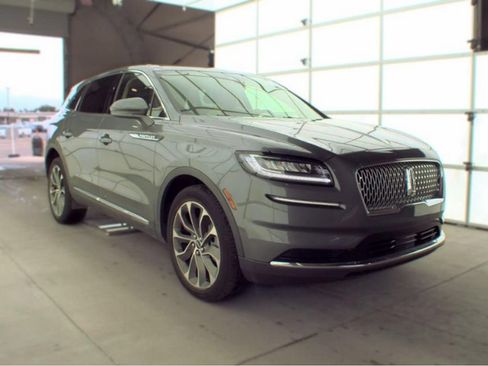 Used 2023 Lincoln Nautilus Reserve AWD/4WD image 4
