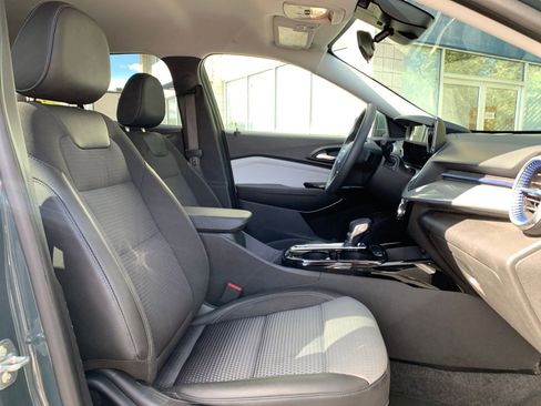 Used 2025 Chevrolet Trax LT image 34