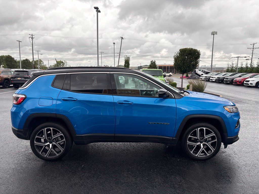 Used 2025 Jeep Compass Limited AWD/4WD image 6