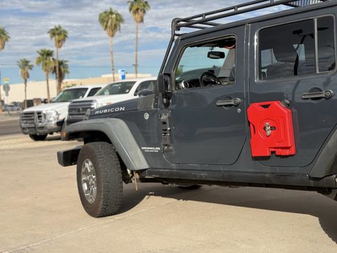 Used 2017 Jeep Wrangler Unlimited Rubicon w/ Connectivity Group image 10