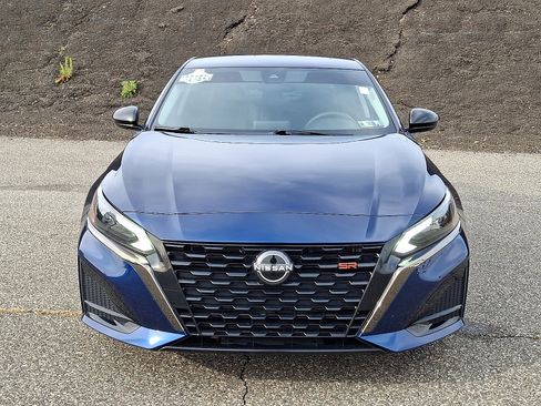 Used 2024 Nissan Altima 2.5 SR image 2