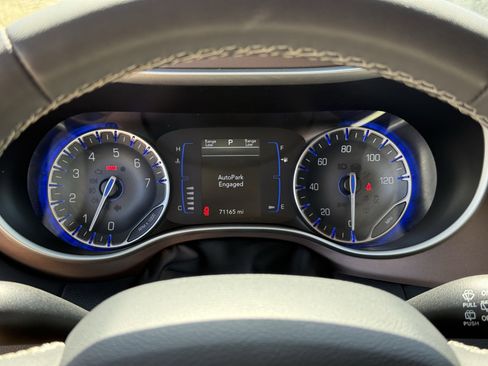 Used 2023 Chrysler Voyager LX image 18