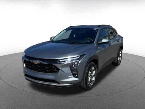 Used 2025 Chevrolet Trax LT image 7
