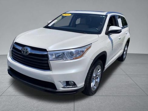 Used 2016 Toyota Highlander Limited Platinum FWD image 2