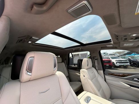 Used 2023 Cadillac Escalade Premium Luxury Platinum image 28