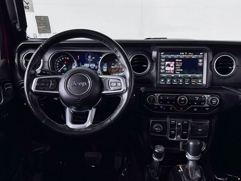 Used 2022 Jeep Wrangler Unlimited Sahara w/ Cold Weather Group image 13