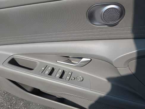 Used 2025 Hyundai Elantra Hybrid FWD image 21