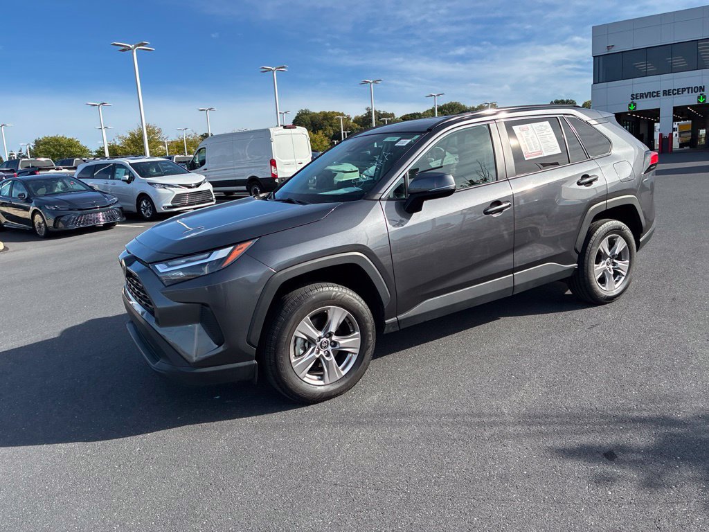 Used 2025 Toyota RAV4 XLE AWD/4WD image 17